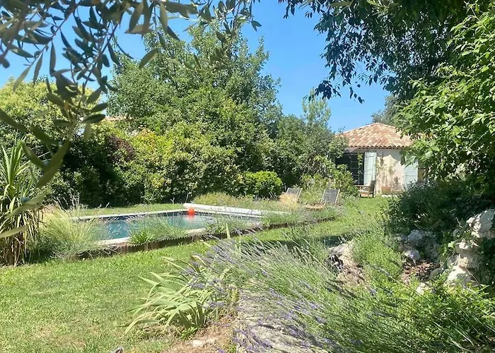 Charmante Dependance Avec Piscine En Provence